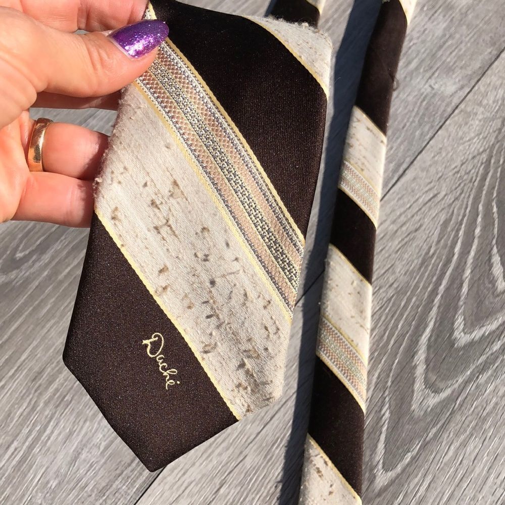 Lilly
Dache mens tie  